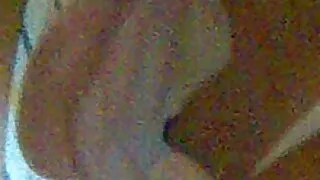 රතු කාමරයේ dildo සමග නිරුවත් ලැටිනා